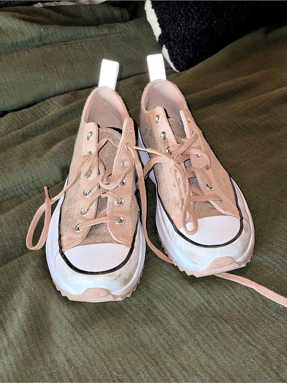 Converse Run Star Hike Low Felt / Wool Sneakers Pink & White US 8/9.5